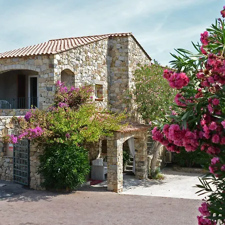 Casa Rossa & LʼÎle-Rousse