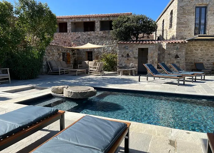 Casa Rossa & LʼÎle-Rousse