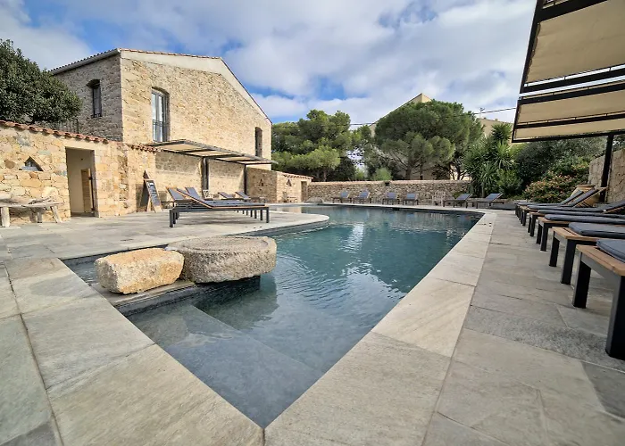 Casa Rossa & 3* LʼÎle-Rousse