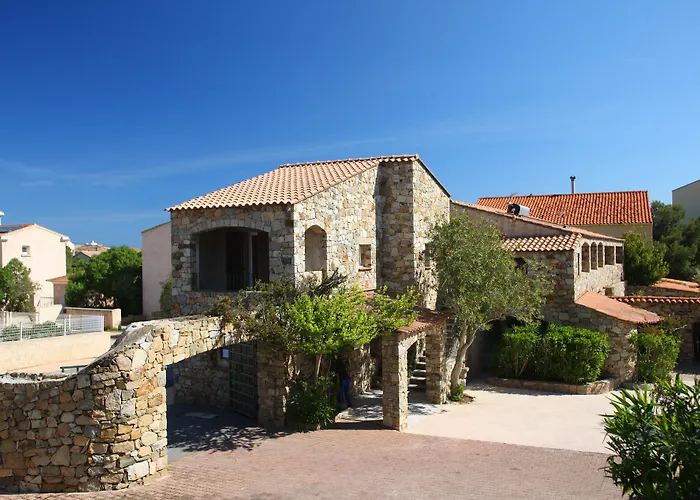 Casa Rossa & LʼÎle-Rousse