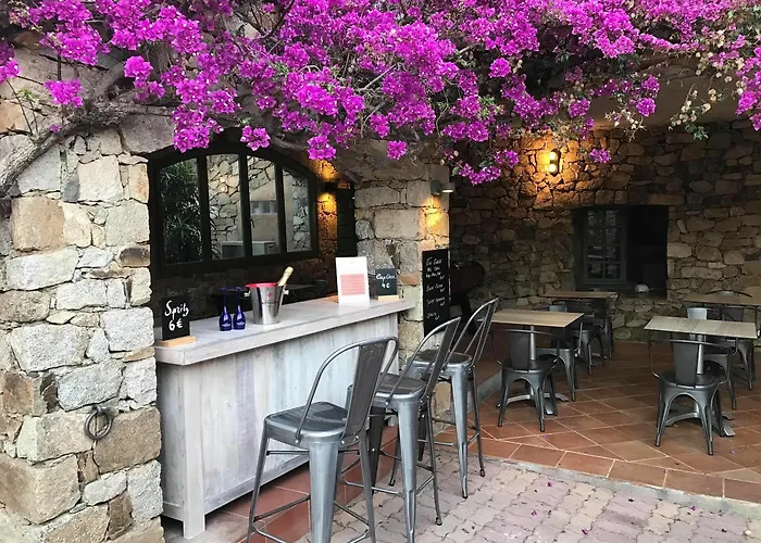 Ξενοδοχείο Casa Rossa & 3*