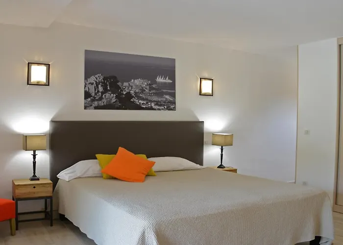 Casa Rossa & LʼÎle-Rousse